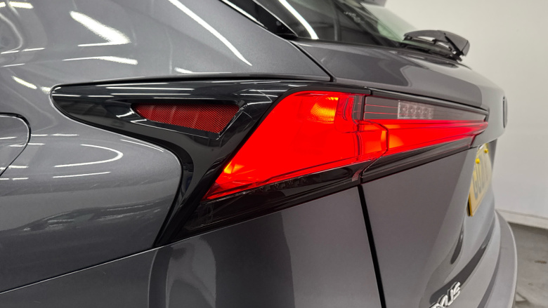 Lexus NX 300h 2.5 5dr CVT FWD [17 inch Alloy/without Nav] Hybrid Estate